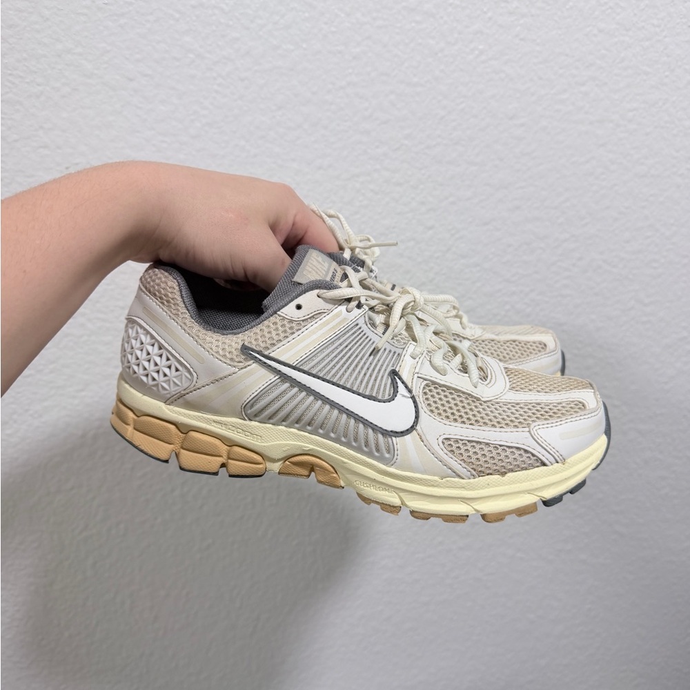 Nike White and Cream Vomero 5 - Picture 6 of 9